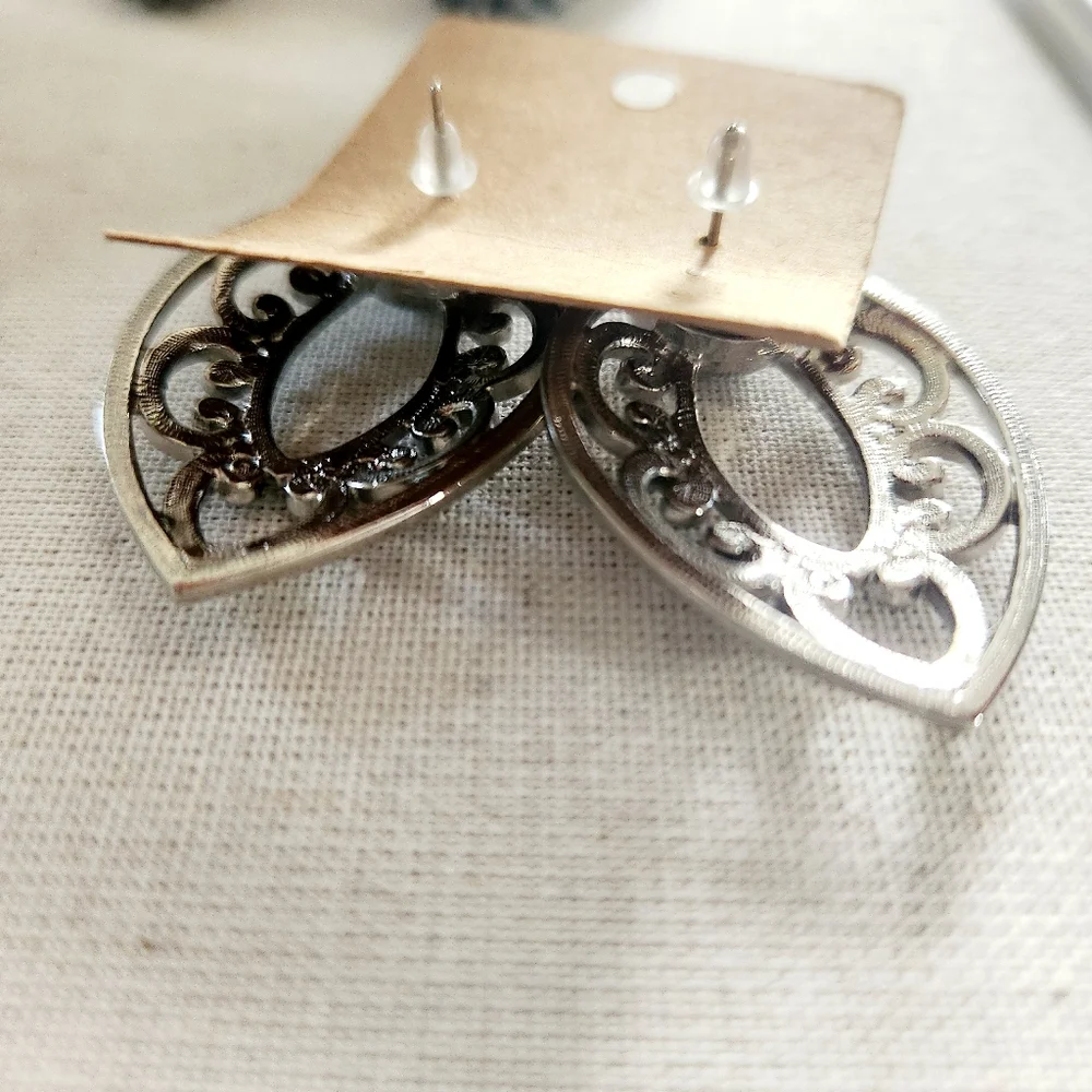 Silvertone Earring Bundle - 4 pairs set of pierced earrings - Picture 11 of 12